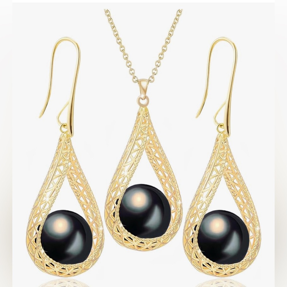 Stunning Neiman Marcus 18KT dip  Genuine black Pearl oval necklace earrings set